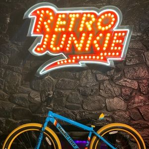 Meet your Posher, Adrian